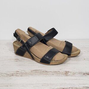 Clarks Bendables  Blue Leather Slingback Sandals  Women's Size 9.5 Buckle